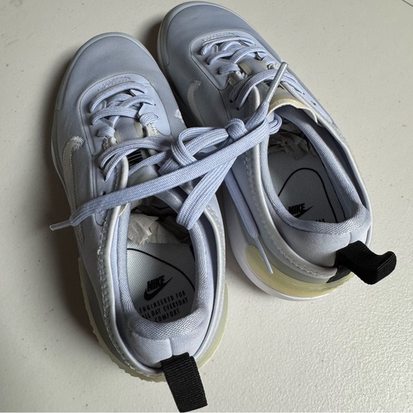 WMNS NIKE AMIXA - Picture 3 of 6